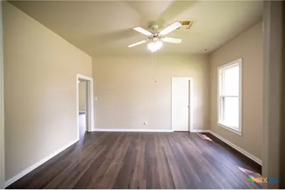 304 Turner Street, Yoakum, TX 77995 - Photo 11
