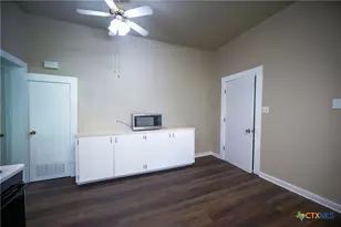 304 Turner St, Yoakum, TX 77995 - Photo 9