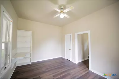 304 Turner Street, Yoakum, TX 77995 - Photo 17