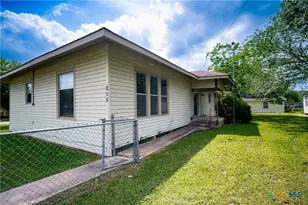 304 Turner St, Yoakum, TX 77995 - Photo 3
