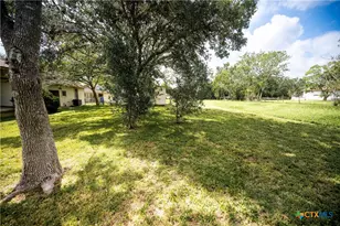 304 Turner St, Yoakum, TX 77995 - Photo 31