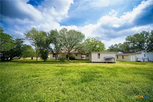 304 Turner St, Yoakum, TX 77995 - Photo 39