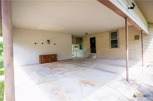 304 Turner St, Yoakum, TX 77995 - Photo 29