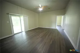 304 Turner St, Yoakum, TX 77995 - Photo 5