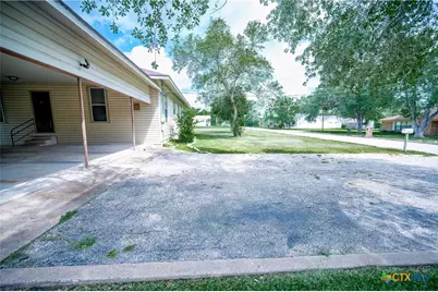 304 Turner Street, Yoakum, TX 77995 - Photo 27