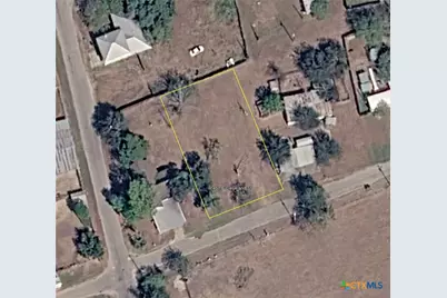 401 E Cleveland Street, Cuero, TX 77954 - Photo 1