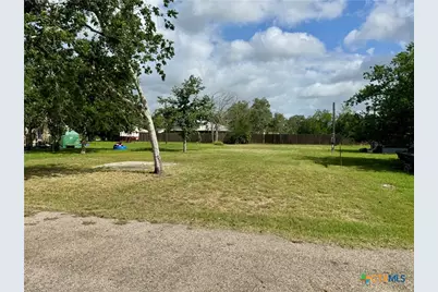 401 E Cleveland Street, Cuero, TX 77954 - Photo 3