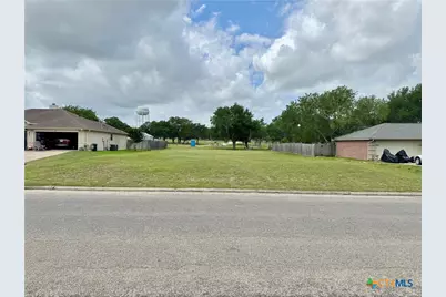 805 E Second Street, Cuero, TX 77954 - Photo 3