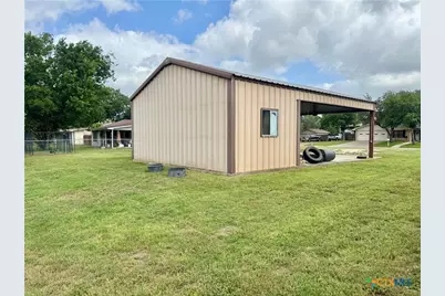 711 Third Street, Cuero, TX 77954 - Photo 3
