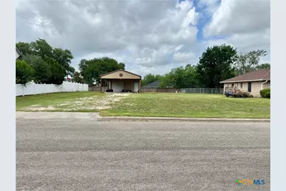 711 Third Street, Cuero, TX 77954 - Photo 5