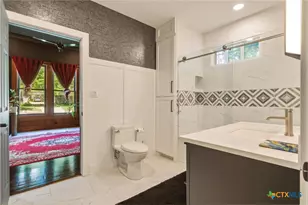 1017 W Hopkins St, San Marcos, TX 78666 - Photo 17