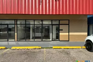 1211 N Virginia St, Port Lavaca, TX 77979 - Photo 1
