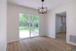 3607 Avondale St, Victoria, TX 77901 - Photo 7