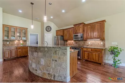 2628 Wolf Lair, New Braunfels, TX 78132 - Photo 9
