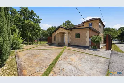 295 N West End Avenue, New Braunfels, TX 78130 - Photo 5