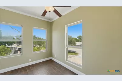 295 N West End Avenue, New Braunfels, TX 78130 - Photo 33