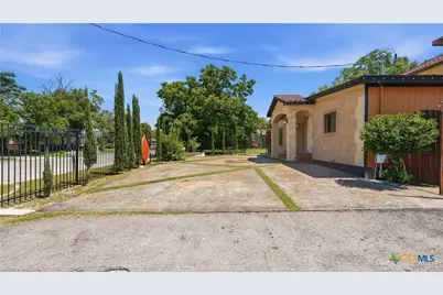 295 N West End Avenue, New Braunfels, TX 78130 - Photo 45