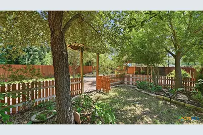 295 N West End Avenue, New Braunfels, TX 78130 - Photo 15