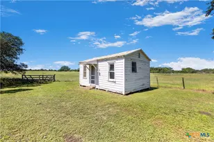 2602 Bootlegger Ln, Yoakum, TX 77995 - Photo 21