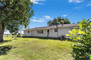2602 Bootlegger Ln, Yoakum, TX 77995 - Photo 19