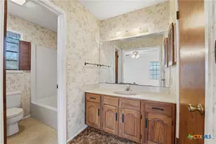 214 E Montana Dr, Shiner, TX 77984 - Photo 21