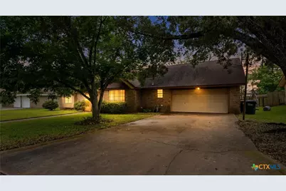 214 E Montana Drive, Shiner, TX 77984 - Photo 3