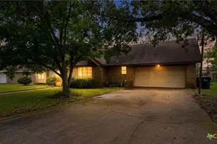 214 E Montana Dr, Shiner, TX 77984 - Photo 3