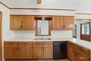 214 E Montana Dr, Shiner, TX 77984 - Photo 13