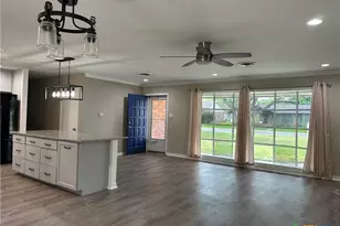 1302 Canary Ln, Seguin, TX 78155 - Photo 5