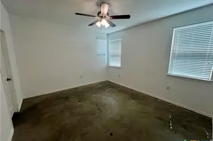 805 Hallie Cove, Lockhart, TX 78644 - Photo 27