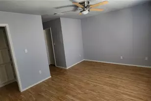 1202 Thorpe Ln, San Marcos, TX 78666 - Photo 7