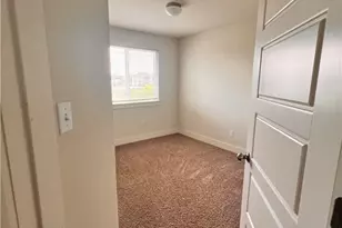 100 Clearlake Dr, Hutto, TX 78634 - Photo 9