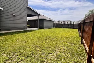 100 Clearlake Dr, Hutto, TX 78634 - Photo 19