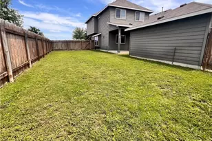 100 Clearlake Dr, Hutto, TX 78634 - Photo 17