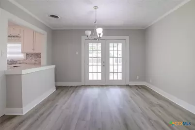 1308 E Park Avenue, Victoria, TX 77901 - Photo 7