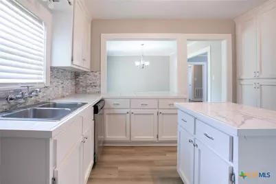 1308 E Park Avenue, Victoria, TX 77901 - Photo 11