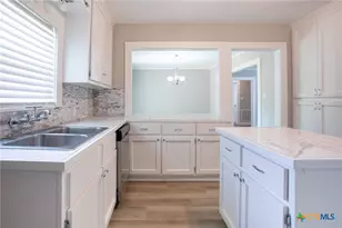 1308 E Park Ave, Victoria, TX 77901 - Photo 11