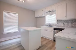 1308 E Park Ave, Victoria, TX 77901 - Photo 9