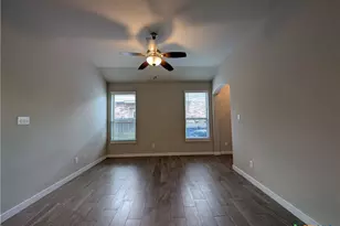 549 Creekside Frst, New Braunfels, TX 78130 - Photo 5