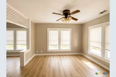 709 E 18th Street, Cameron, TX 76520 - Photo 7
