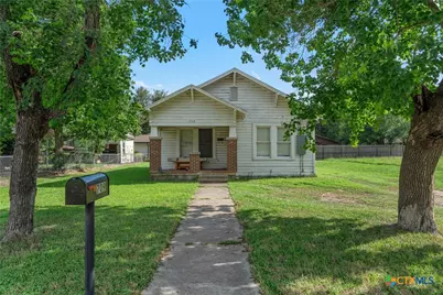 709 E 18th Street, Cameron, TX 76520 - Photo 1