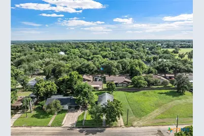 709 E 18th Street, Cameron, TX 76520 - Photo 17