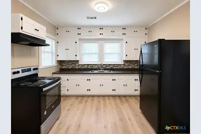 709 E 18th Street, Cameron, TX 76520 - Photo 9