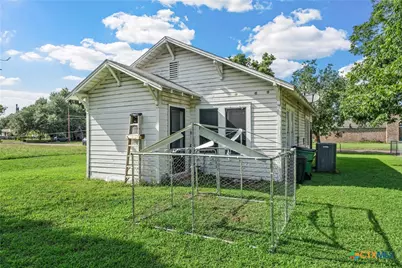 709 E 18th Street, Cameron, TX 76520 - Photo 15