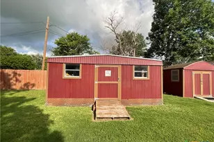 105 Kimberly Ln, Yoakum, TX 77995 - Photo 13