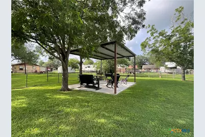 105 Kimberly Lane, Yoakum, TX 77995 - Photo 15