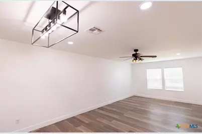 310 East Second Street, Cuero, TX 77954 - Photo 5