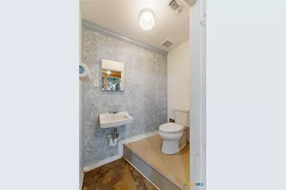 111 E Main Street, Edna, TX 77957 - Photo 13