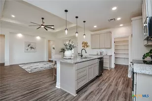 268 Whitetail Ln, Victoria, TX 77905 - Photo 13