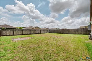 811 E Mesquite Ln, Victoria, TX 77901 - Photo 19